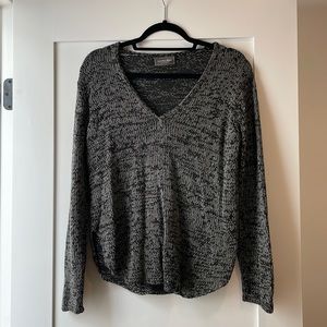 Black & White light knit sweater